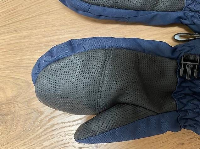 Gants: Schneehandschuhe Grösse 4 – D'occasion à Pfäffikon Sz par alar 2