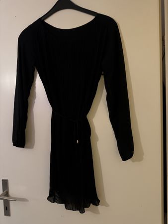 Schwarzes elegantes Kleid Gr. S/36 plissiert neuwertig