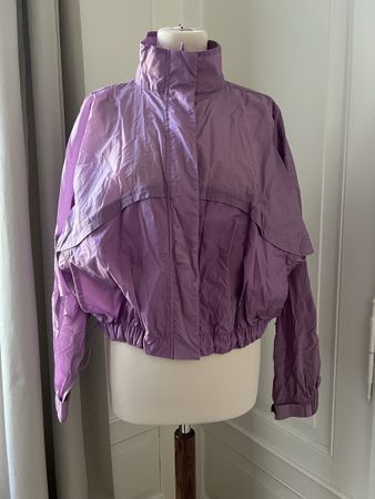 Nike Jacke Damen Trendfarbe flieder Grösse Xs