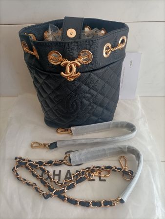 Chanel bucket bag / Sac seau Chanel VIP (Gift With Purchase)