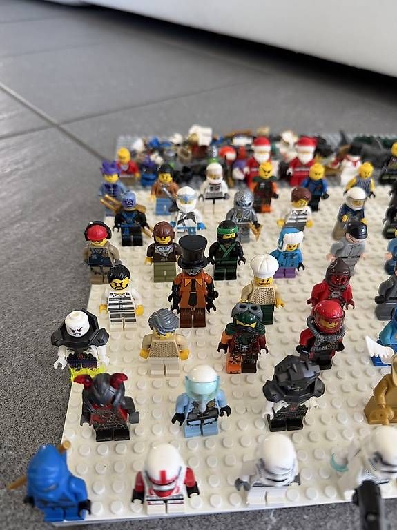 Lego Kit di costruzioni: Lego Figuren ca 70 Stück – Usato da Muri AG venduto da cag733 1