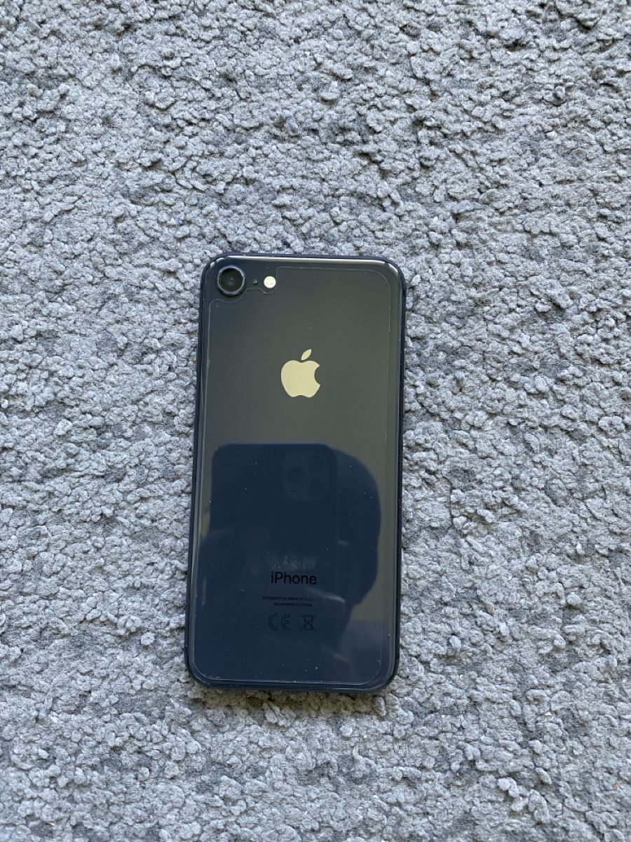 Apple Telefoni cellulari / Smartphones: iPhone 8 - 64 Go - Noir Sidéral - N.3 – Usato da Genève venduto da eth_6qs6