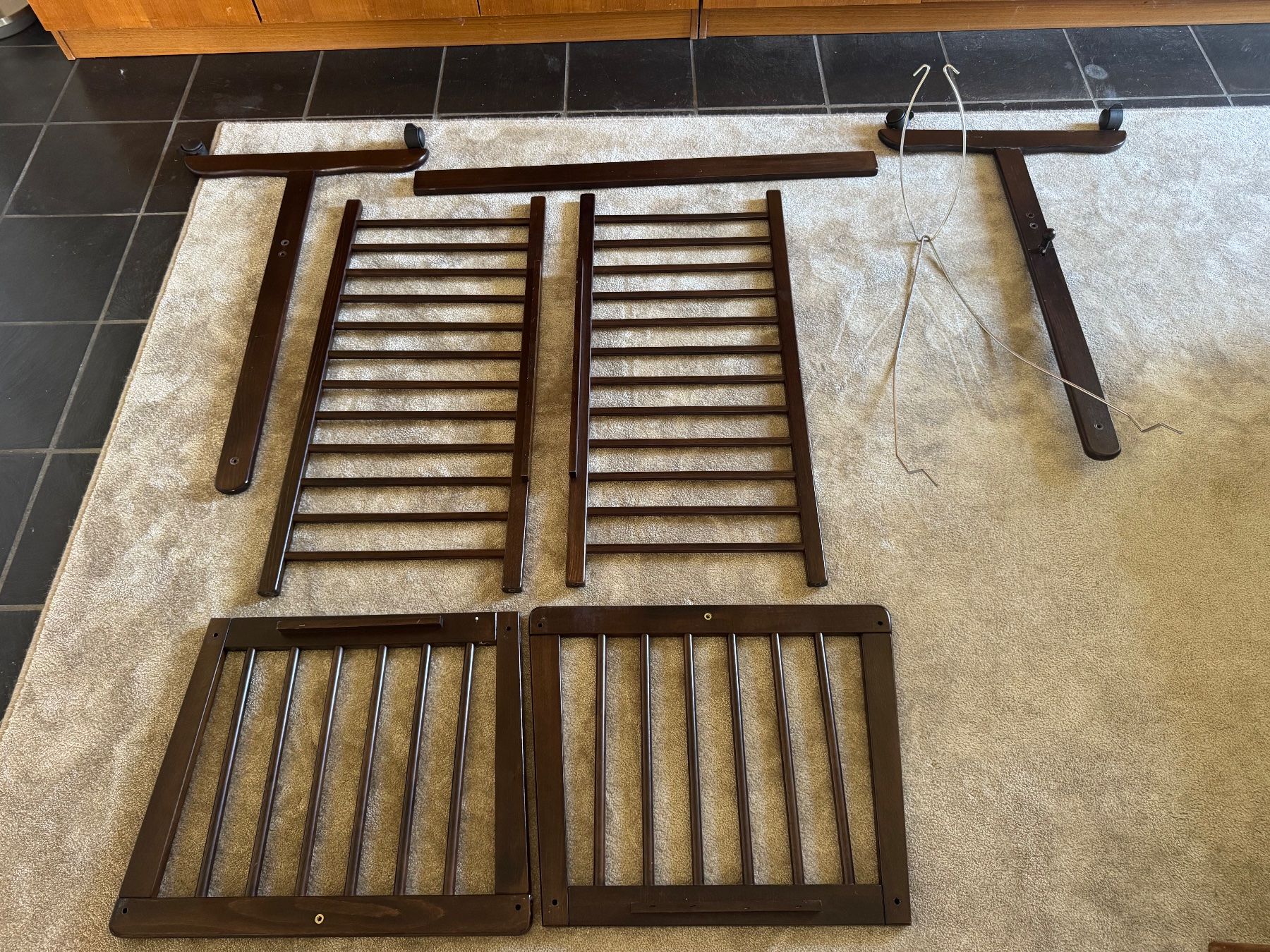 Letti: Baby Crib in Dark Wood – Usato da Bergdietikon venduto da NathalieC02 3