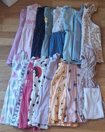 Lot de robes d'été pour fille, taille 98-104 cm.