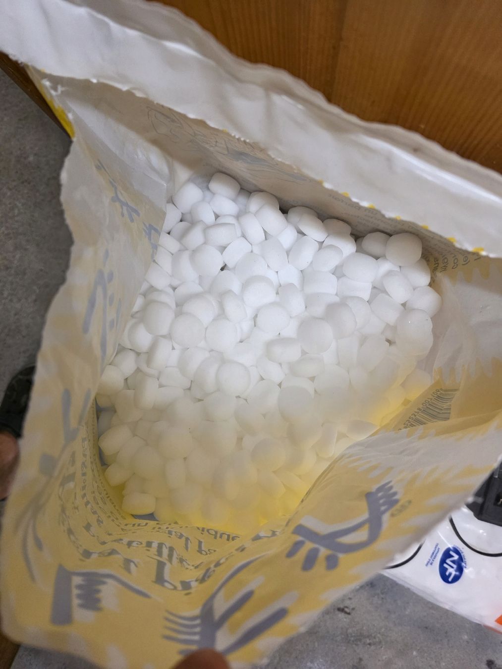Piscine: Salztabletten Pool 25 kg fast voll – Nuovo (secondo la descrizione) da Basel venduto da Speedyspeed 1