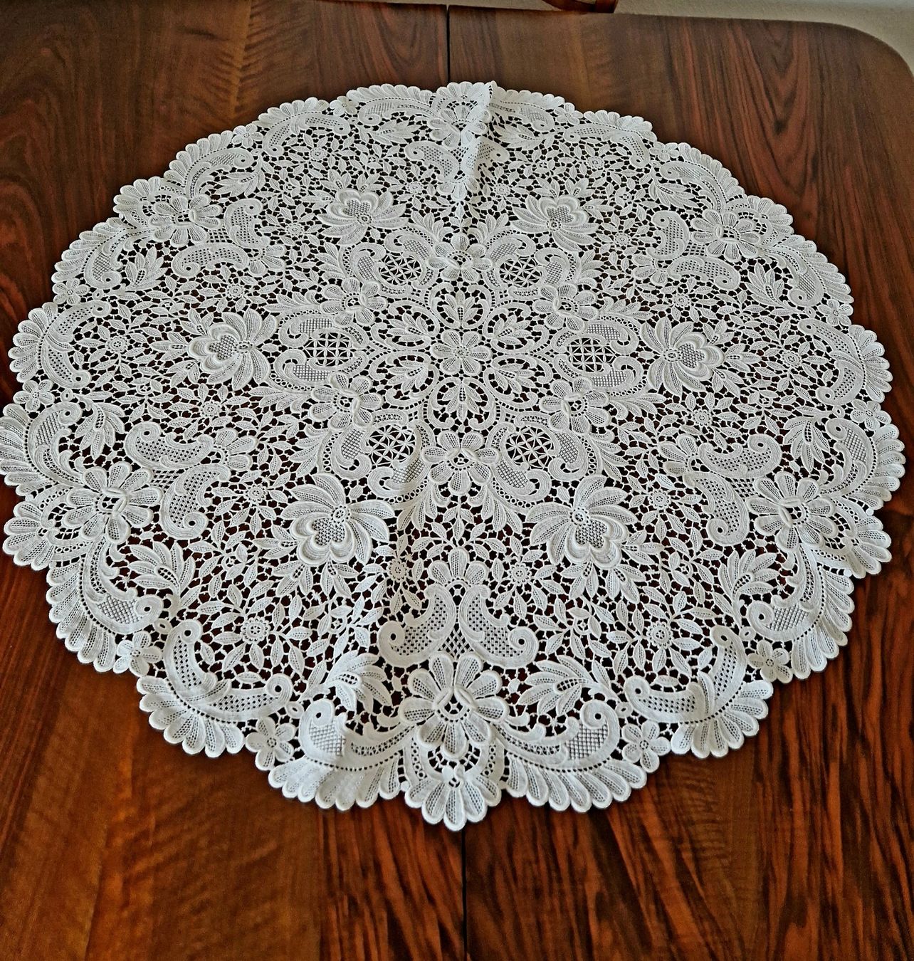 Sonstige Tischwäsche: Plauener Spitze Tischdecke  Dm 85cm – Neu (gemäss Beschreibung) aus Bern von Antikbatik