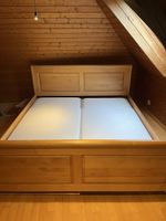 Doppelbett aus Massivholz