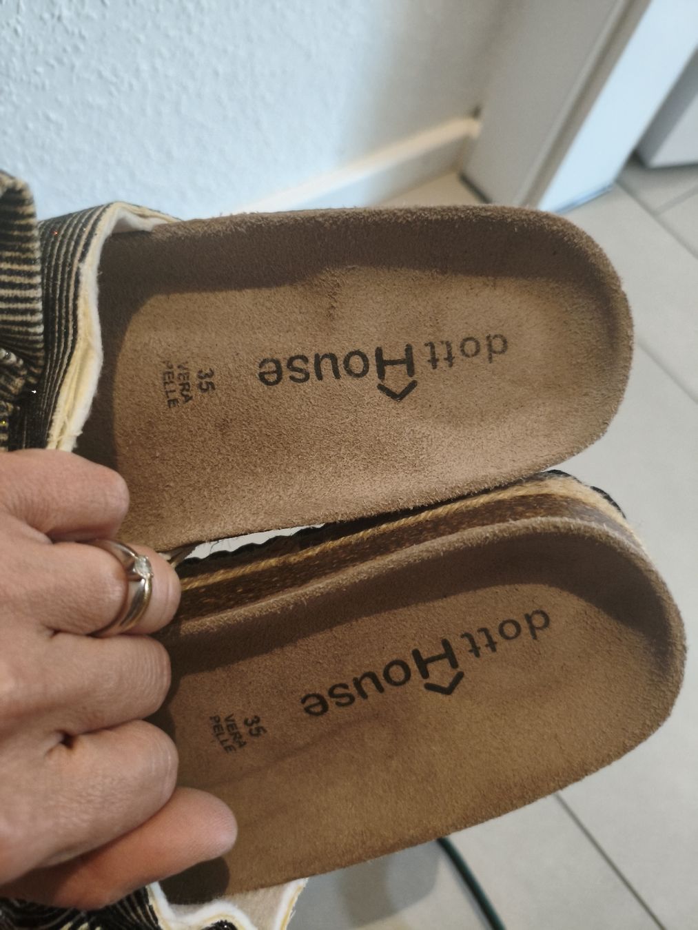 Scarpe da donna: sandali estivi con fiocco – Usato da Bioggio venduto da OresteIronix 1