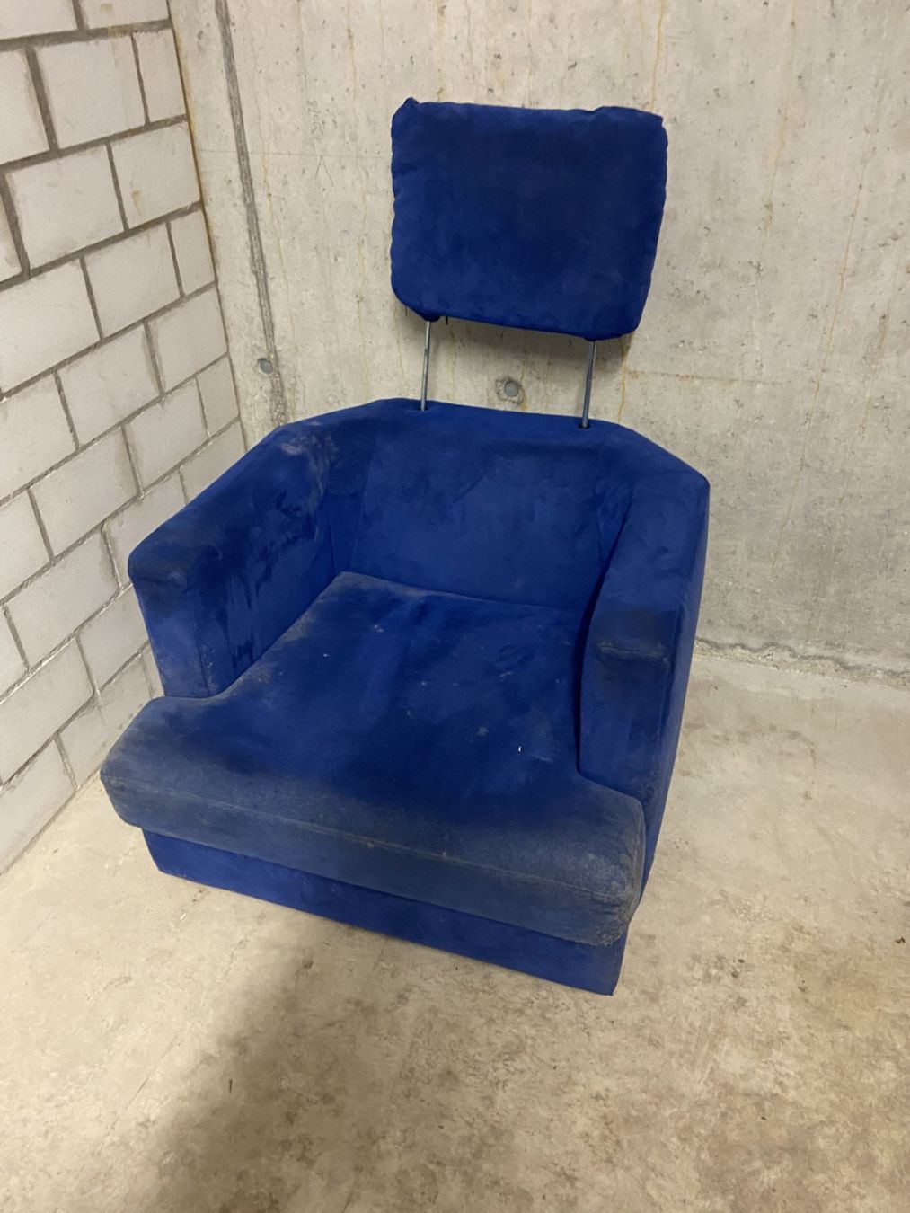 Ikea Sessel: Gratis: Diverse Möbel, Samt Sessel, Vitrinenmöbel IKEA... – Gebraucht aus Wald ZH von Dorita777777