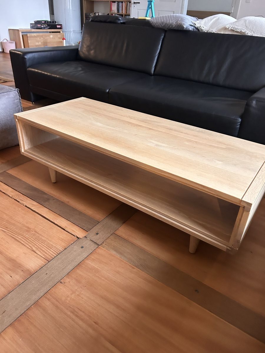 Tavoli: Tikamoon massiv Holz Couchtisch – Usato da Aarau venduto da KaemmlerR