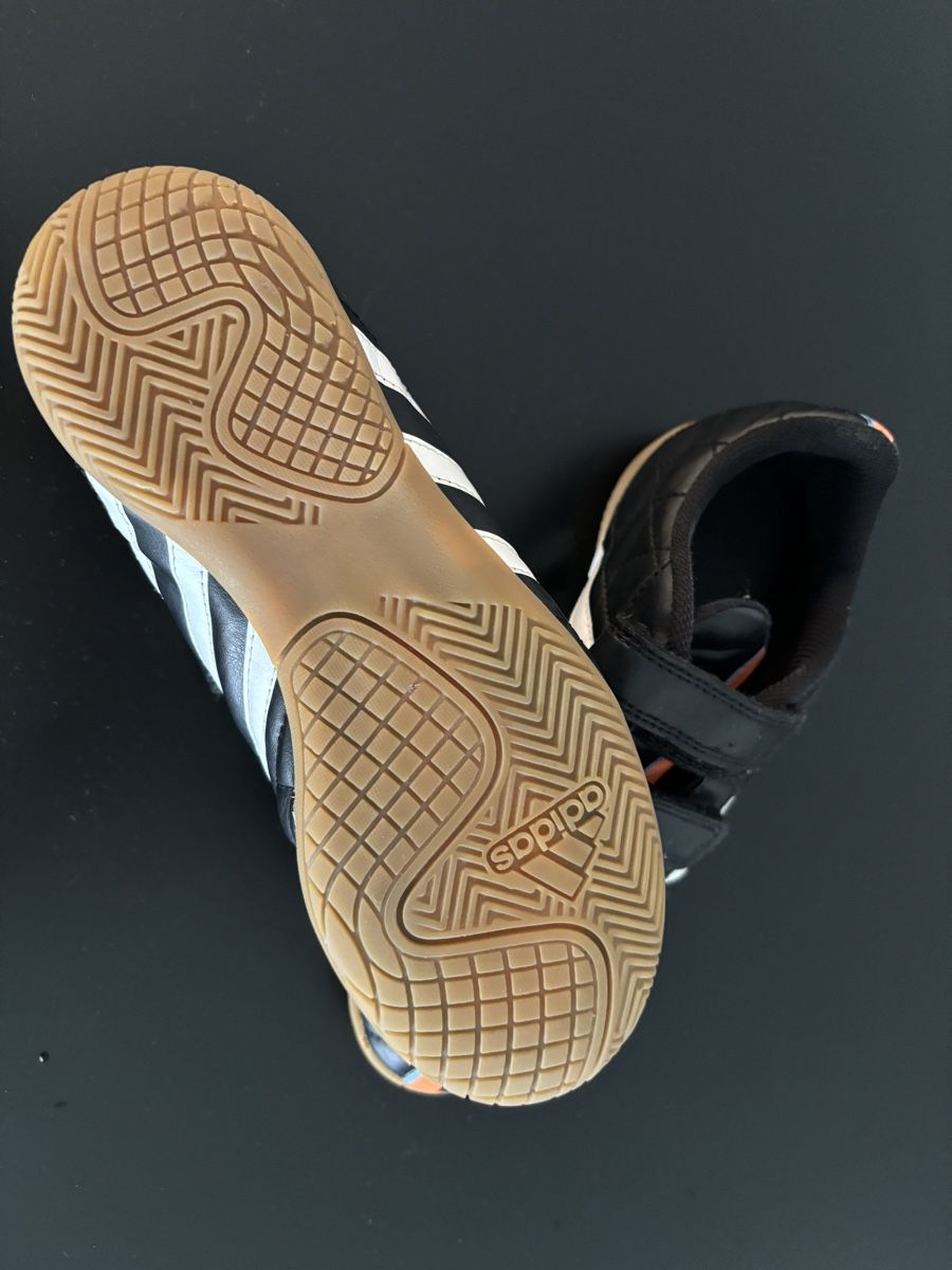 Adidas Scarpe per ragazzi: Hallenschuhe Adidas – Usato da Niederuzwil venduto da Amicio 2