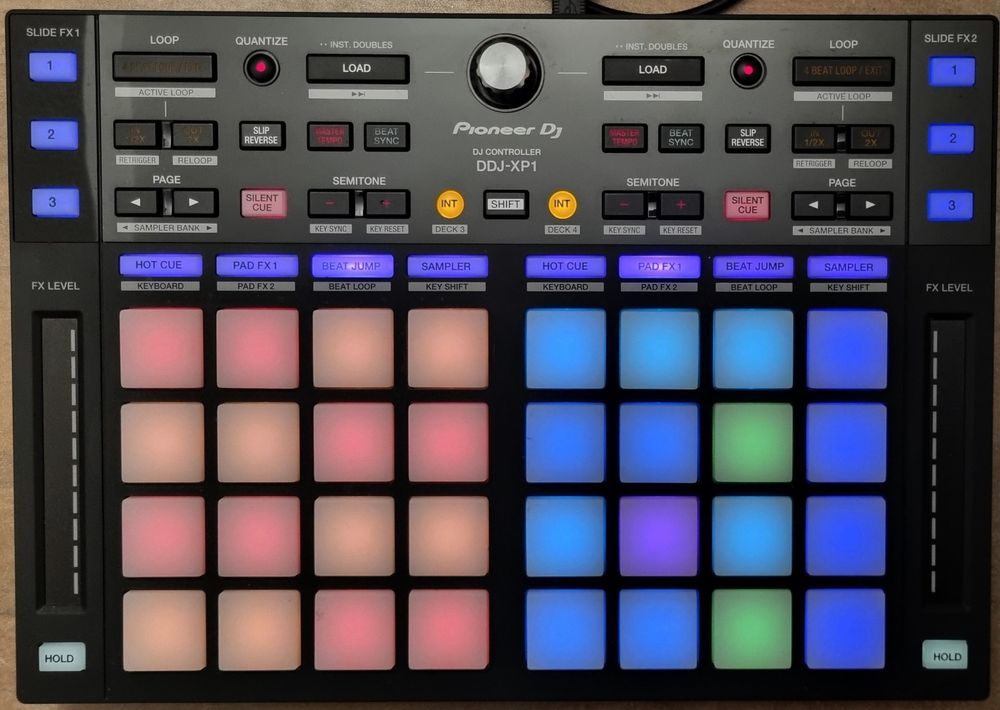 Pioneer DDJ-XP1 Rekordbox DJ-Controller mit Transporttasche 