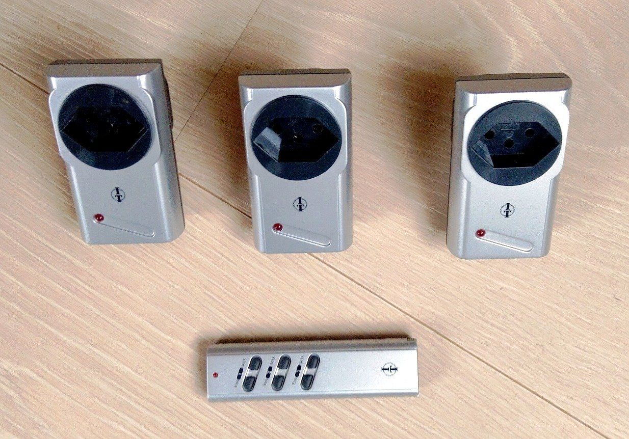 Stecker: Funksteckdosen – Gebraucht aus Adliswil von Mondschei3