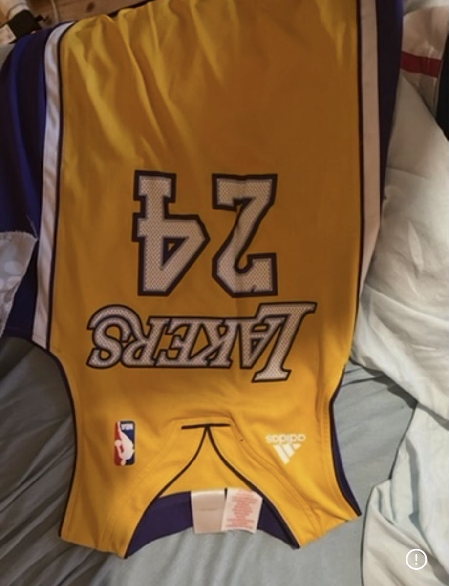 T-shirt: Maglia Lakers/chicago original  – Nuovo (secondo la descrizione) da Mesocco venduto da chr_9plc