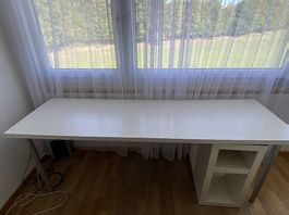 Schreibtisch