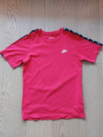 T-shirt Nike rouge et noir gr S