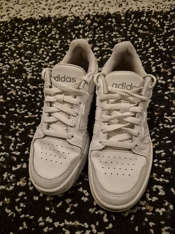 Damenschuhe: Adidas sneaker weiss – Gebraucht aus Teufen AR von jelenajk 4