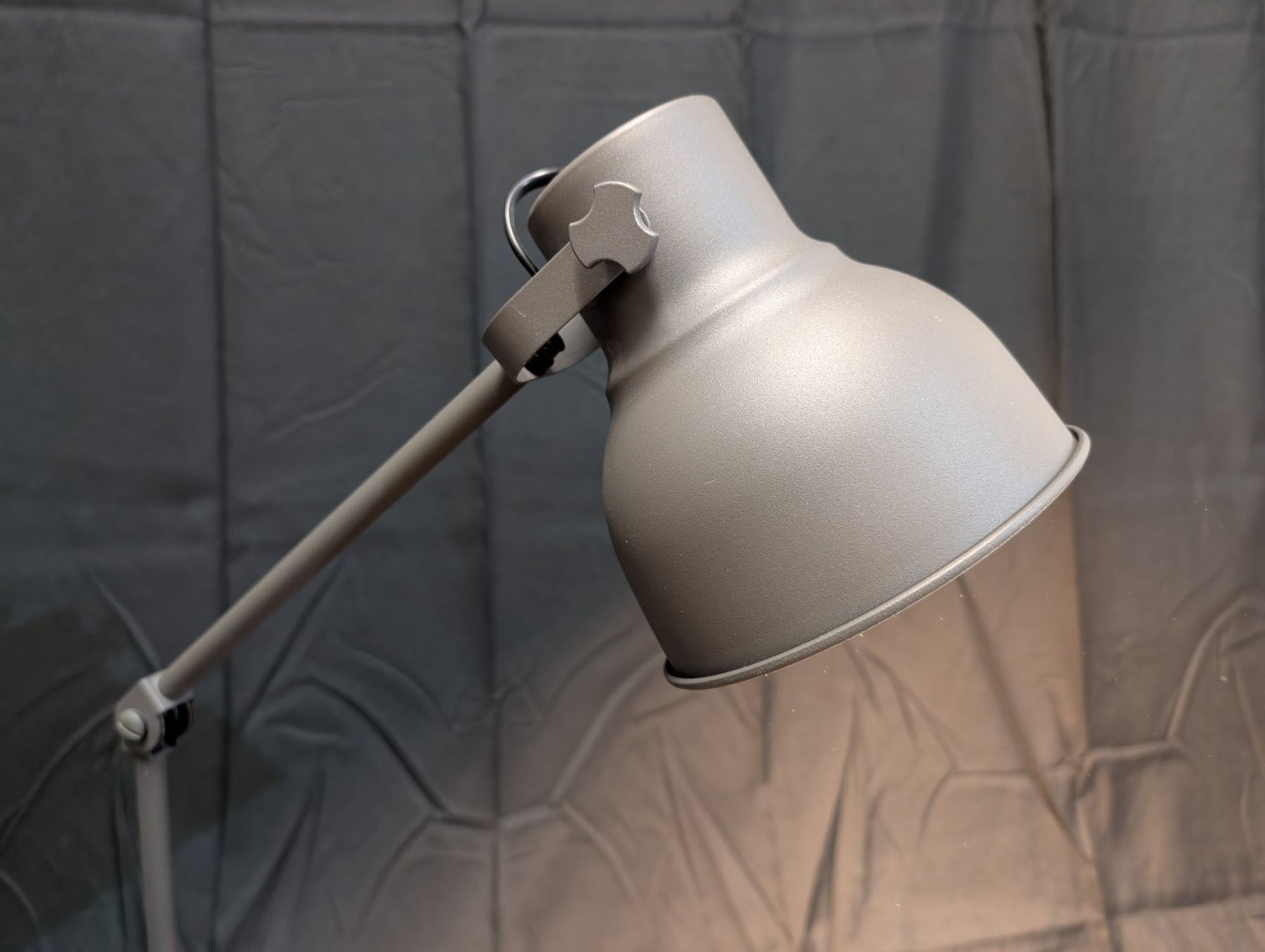 Ikea Lampade: IKEA Hektar Schreibtischlampe mit Qi-Ladepad & USB – Usato da Wiezikon b.Sirnach venduto da Romsche 1