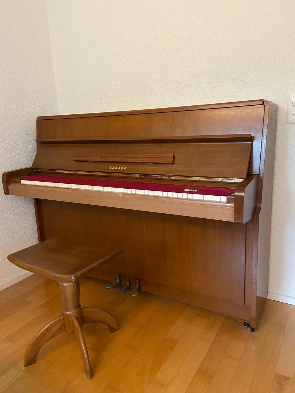 Yamaha Strumenti musicali: Wunderschönes Yamaha Klavier – Usato da Luzern venduto da Ratschi_LU 3