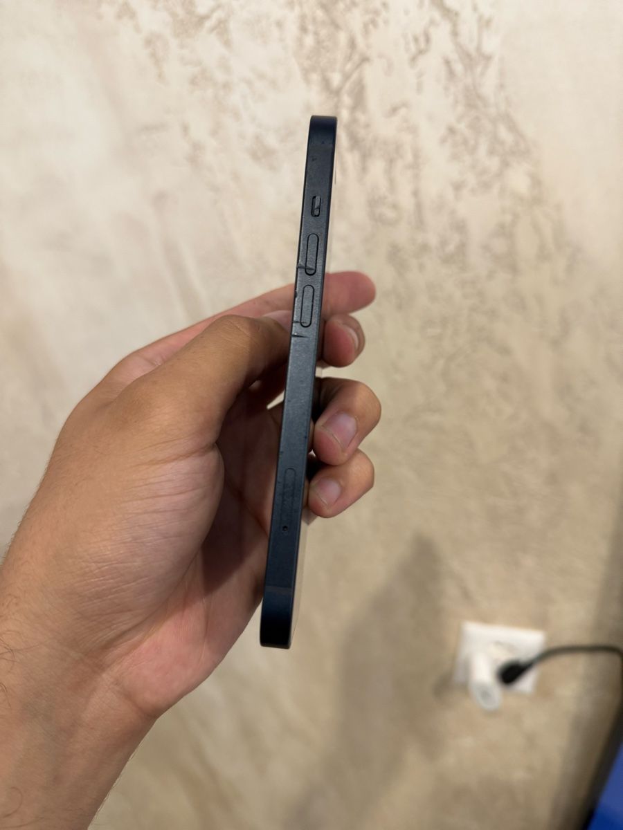 Apple Handys / Smartphones: Iphone 13 128 gb battery 100% – Gebraucht aus Chippis von mig_8ns6 3