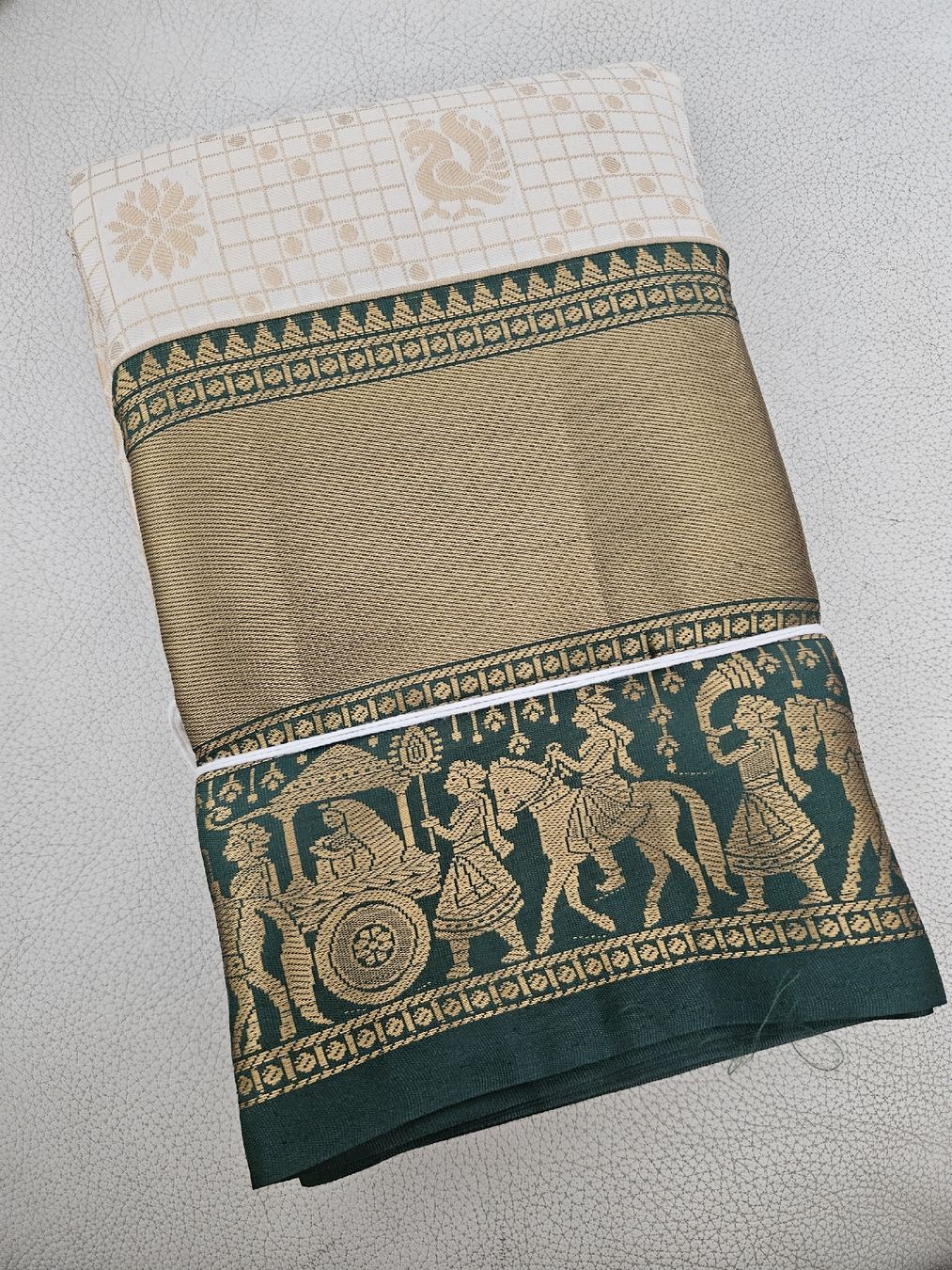 Kleider: Semi kanchi pattu saree – Neu und originalverpackt aus Les Acacias von minnie6