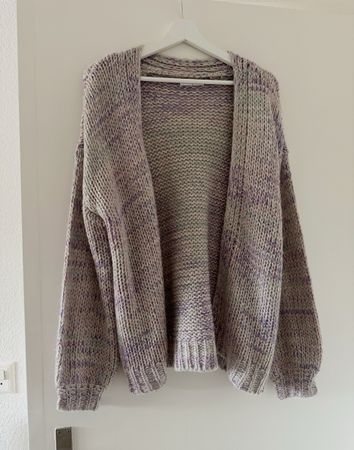 Warme Strickjacke, Oversize Look, Grösse M, Top Zustand!