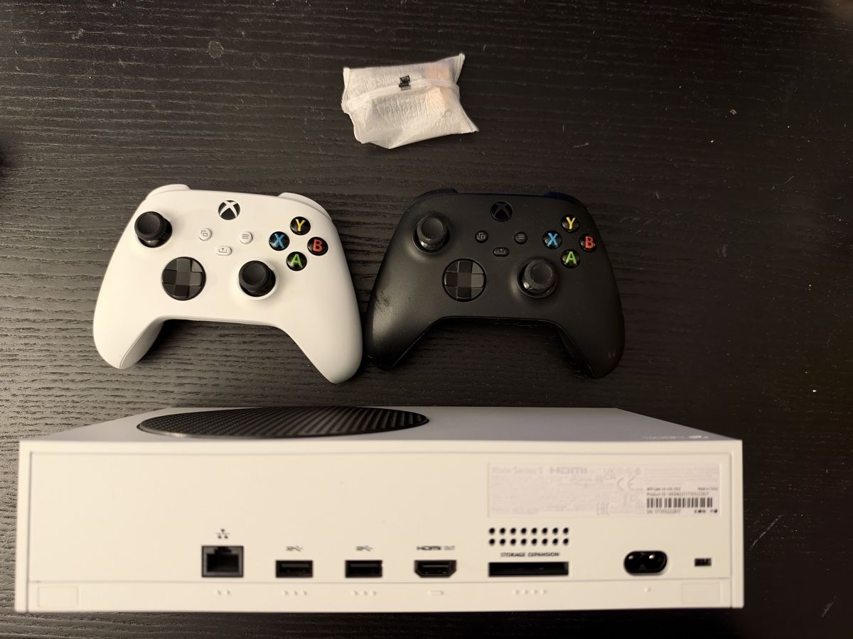Microsoft Konsolen: XBox Series S 512GB - 2 Controller – Gebraucht aus Döttingen von er_amg_02 2