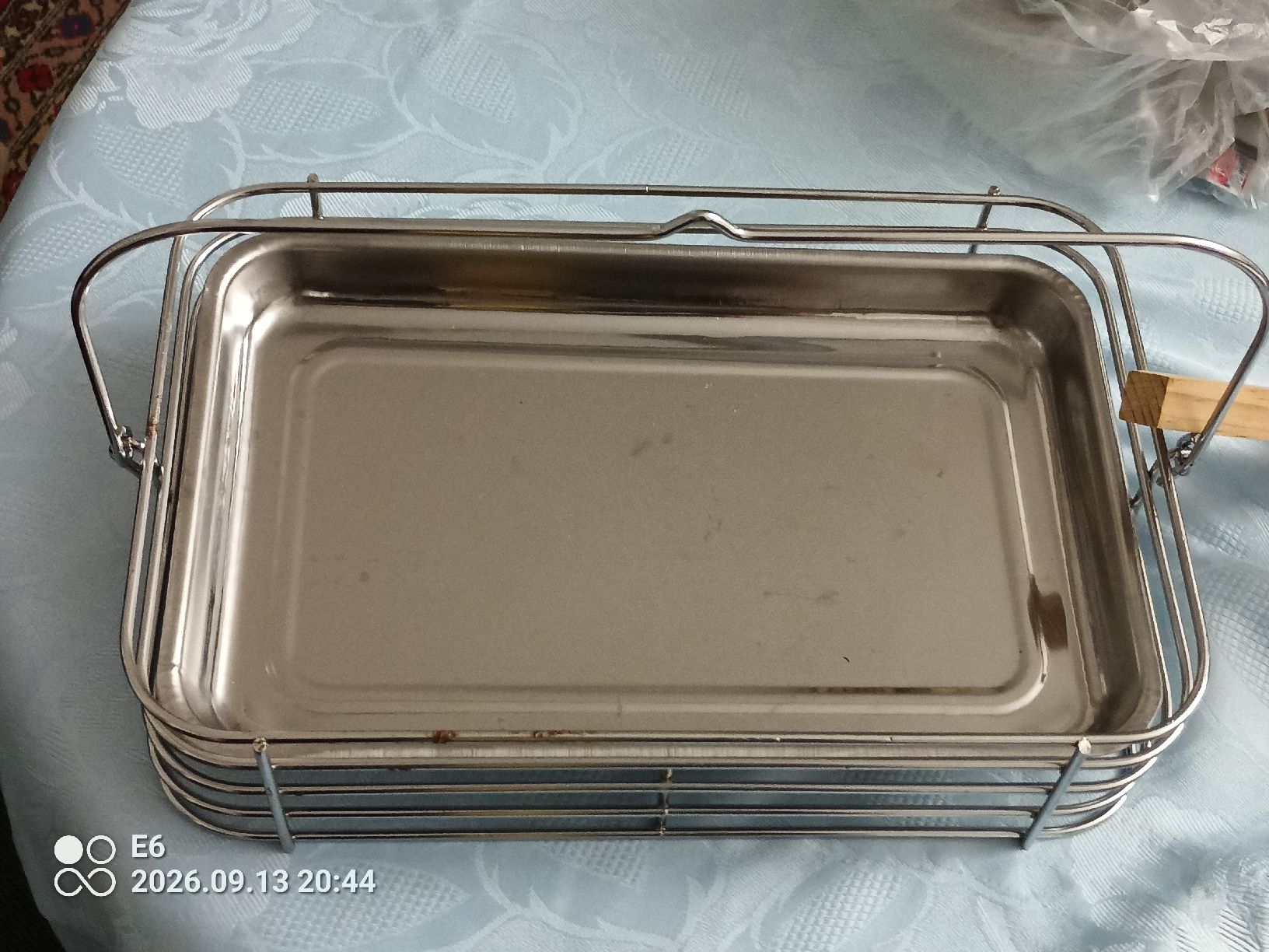 Schalen: Metallgestell mit Schale – Gebraucht aus Zürich von Mitzi6