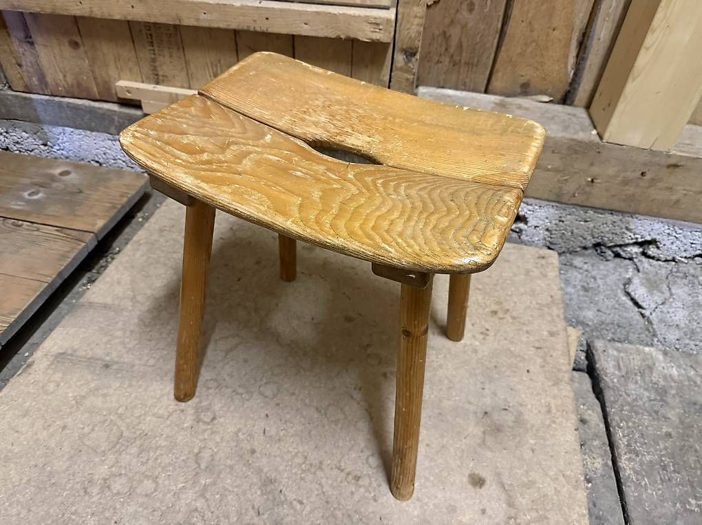 Sgabelli: Alter Holzhocker / Schemel  Vintage – Usato da Rudolfstetten venduto da Skalpell