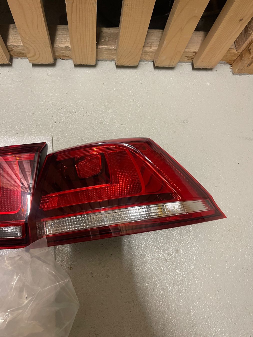 Volkswagen Tutti pezzi di ricambio auto: Originale Heckleuchten Golf 7 R Variant – Usato da Luzern venduto da Prof.Farnsworth 3