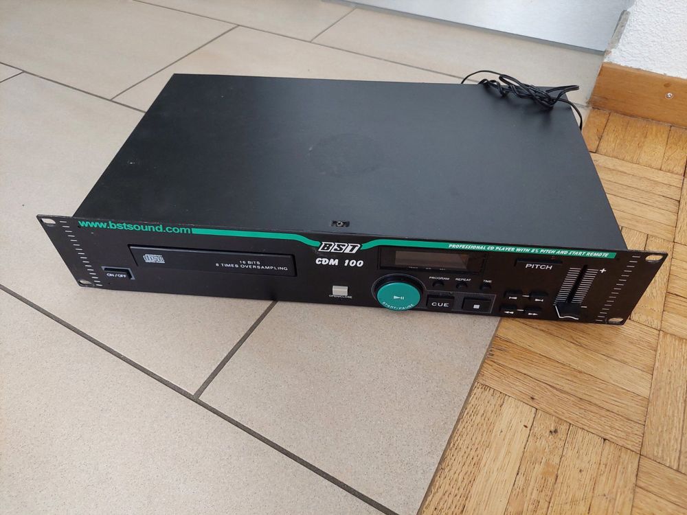 Best CDM 100 proffessional CD Player (Defekt) in Elsau für CHF 10 – mit ...