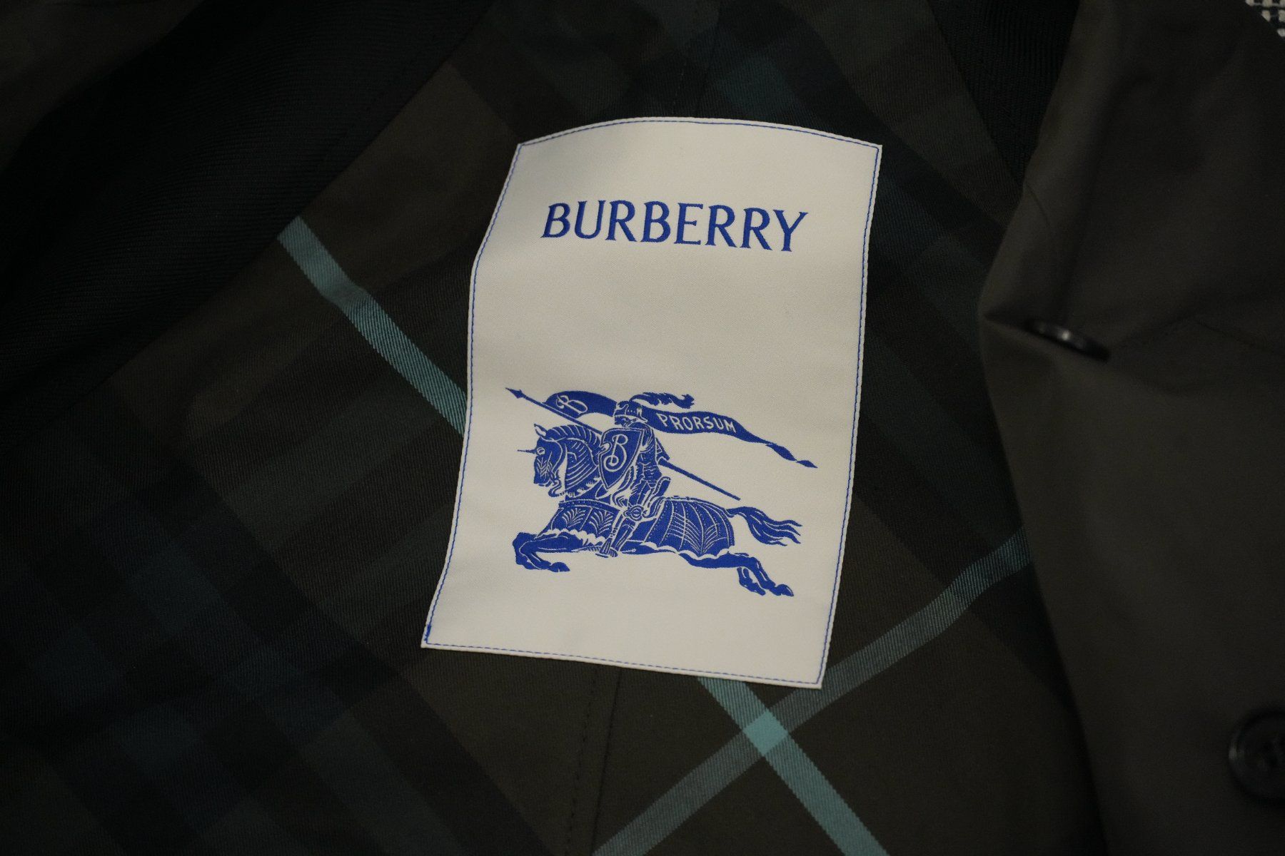 Burberry Cappotti: Burberry Reversible Trench Coat - EU 46 – Nuovo (secondo la descrizione) da Neuchâtel venduto da yan_lq56 2