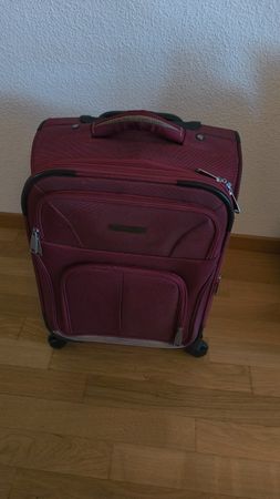 Roter erweiterbarer Handgepäck-Koffer – Sehr guter Zustand