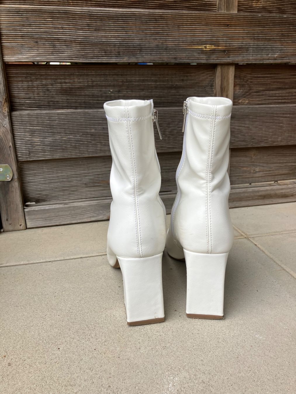 Bershka Scarpe da donna: STIVALETTI BIANCHI CON TACCO – Usato da Mezzovico venduto da bai_td2m 3