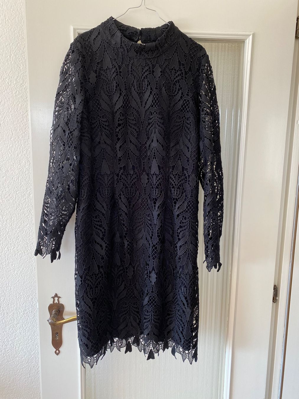 Comma Kleider: Comma EDLES SPITZENKLEID MIT STEHKRAGEN – Neu (gemäss Beschreibung) aus Luzern von Sommer_26 5