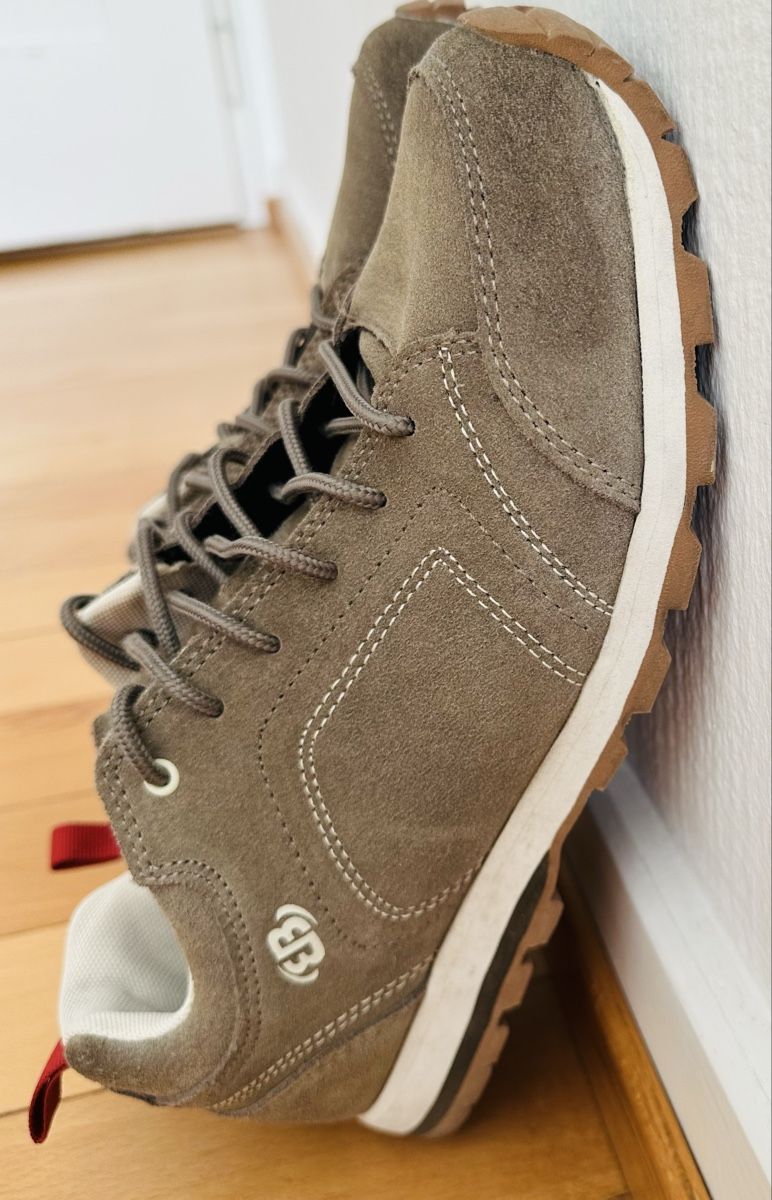 Scarpe da uomo: Sneaker Wildleder Schuhe 42 – Usato da Zürich venduto da Vervene