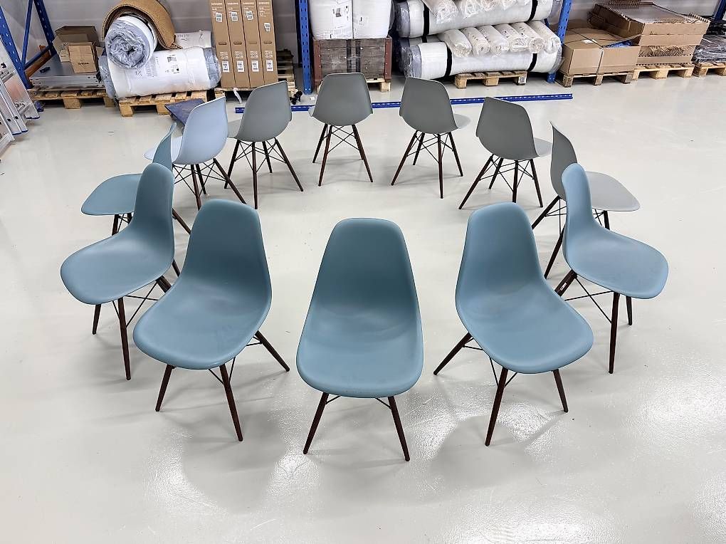 Stühle: VITRA Eames Plastic Chair DSW – Gebraucht aus Basel von used.