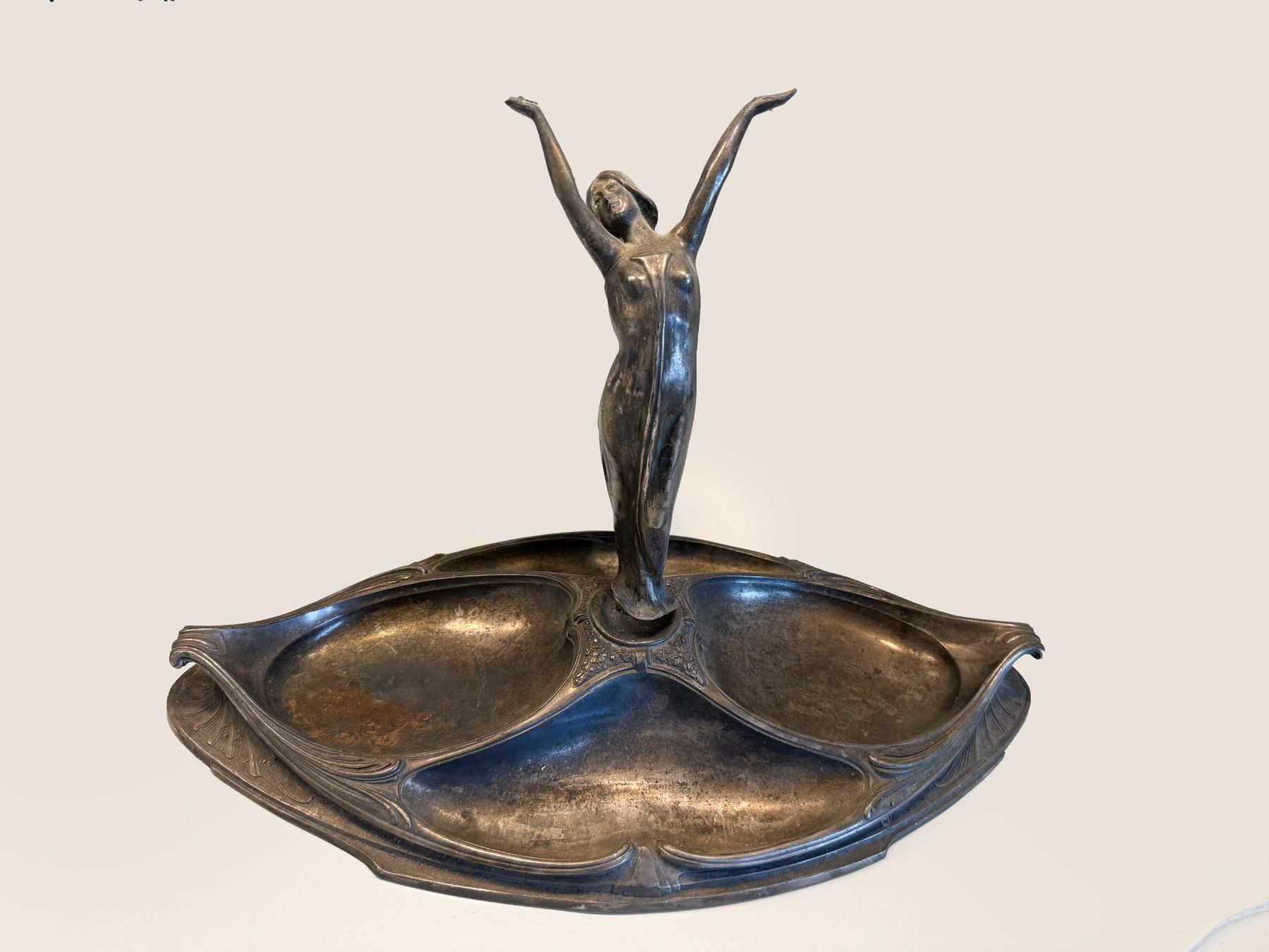Piatti di portata: Jugendstil Aufsatzschale Frauenfigur – Usato da Böckten venduto da SELL-4U