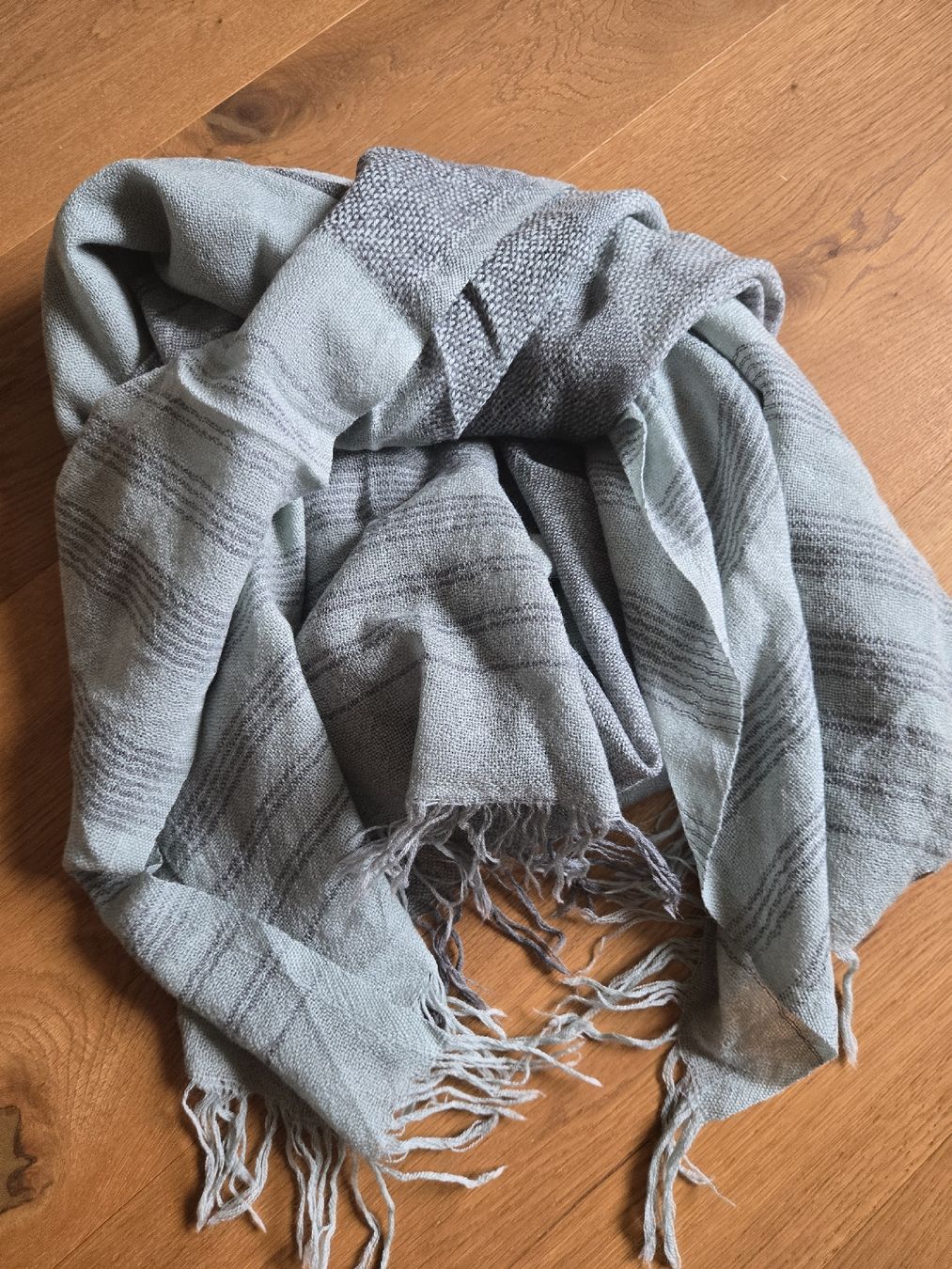 Luisa Cerano Foulard & Sciarpe: Schöner Schal von Luisa Cerano – Nuovo e nell'imballaggio originale da Unterterzen venduto da elebo 2