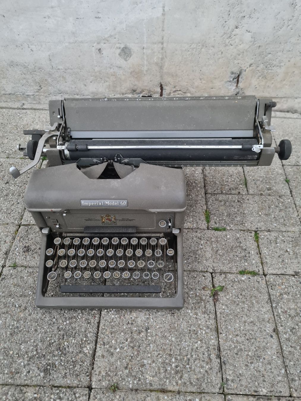 Macchine da scrivere: Machine à écrire ancienne Imperial – Usato da Monthey venduto da 187-zeroo 9