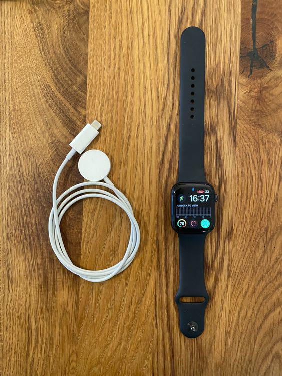 Apple Watch SE GPS 44 mm Model A2352 space grey Kaufen auf