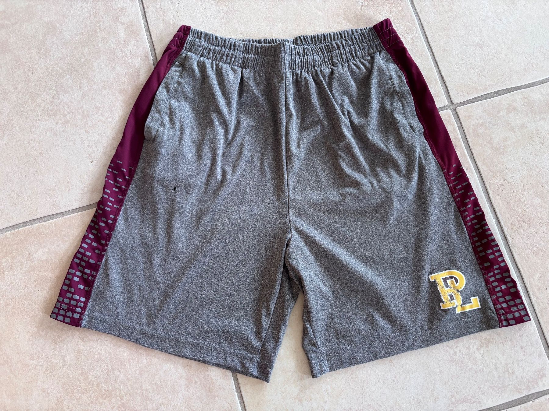 Pantaloni: Freizeit Shorts grau L – Usato da Balsthal venduto da Uroby