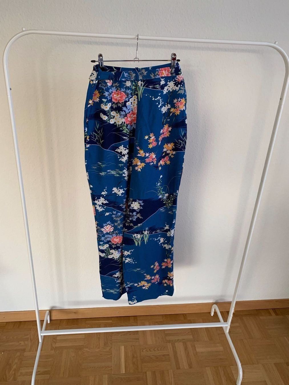 Hosen: Hose mit Blumenmuster Gr S (36/38) – Gebraucht aus Zürich von Miush999 1