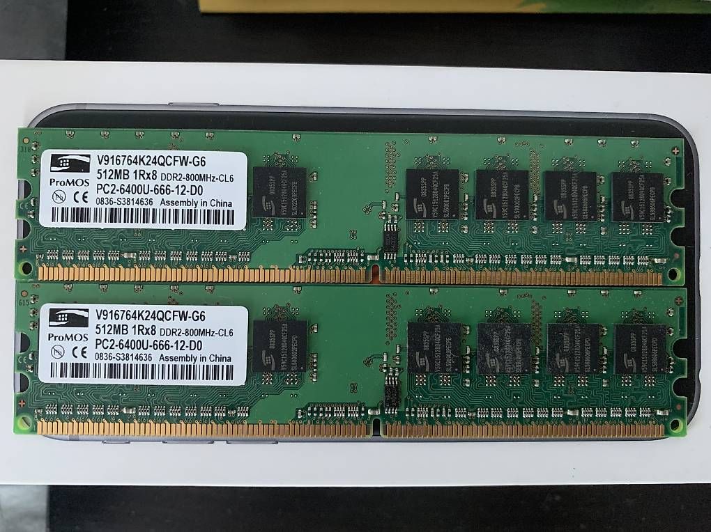 Mémoires / RAM: 2 x 512mb DDR2 800mhz CL6 PC2-6400U Memory – D'occasion à Uster par dan_5m6y