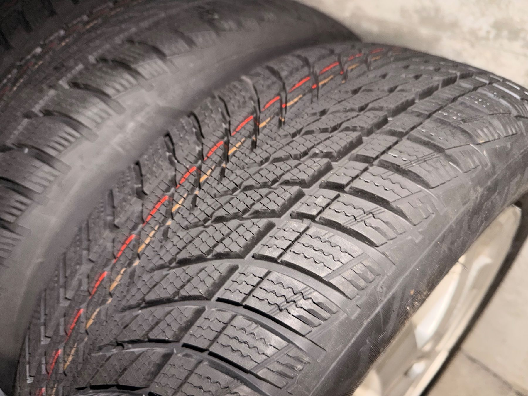 Volvo Pneumatici & Ruote complete: Räder Volvo V50 – Usato da Turtmann venduto da nic_szs2 1