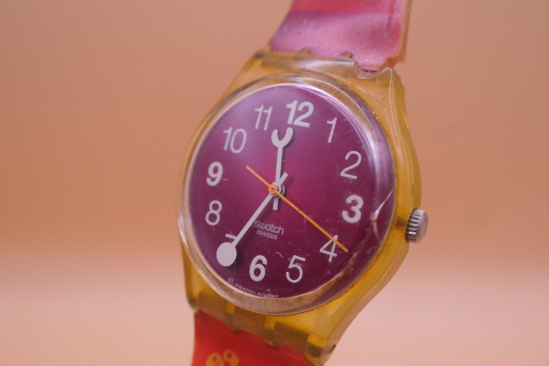Swatch Montres: Swatch "BUZZIN' AROUND" GE100, neue Batterie – D'occasion à Thun par CHRONOTIKA 1