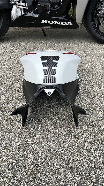 Tutti i ricambio per moto: Cache réservoir Honda CBR 600 RR – Usato da Corcelles NE venduto da oli_5h2p 4