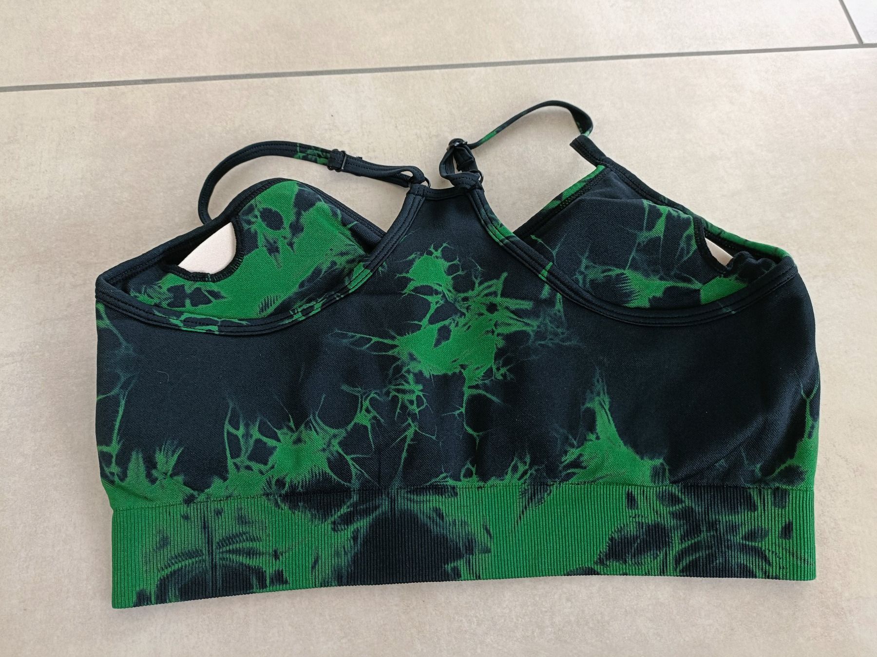 Tops: Batik Sport BH - Grösse M – Neuf avec emballage d'origine à Rickenbach b. Wil par Beautiful.Things 3