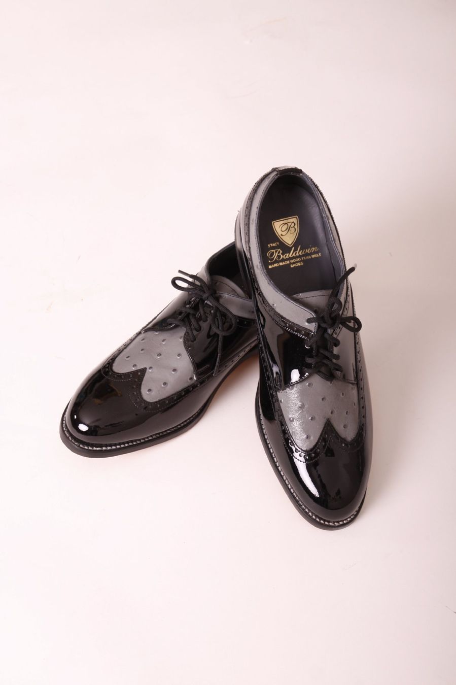 Herrenschuhe: Herren Lack Lederschuh, Grau/Schwarz, Rahmengenäht – Neu und originalverpackt aus Suhr von Hudson49