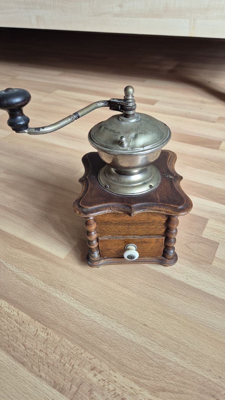 Toutes les décorations: Kaffemühle – D'occasion à Kappel SO par jon_558w